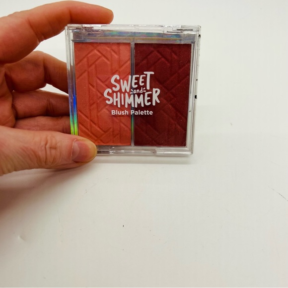 NWT ULTA Beauty Bundle Blush (2), eyeshadow,mirror,eyeshadow applicator,eyeliner - Picture 3 of 7